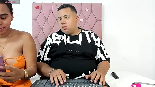 Snapshot of MICHAEL_AND_SHARON chatting on October 18, 2025, 1:41 am MICHAEL AND SHARON online show from October 18, 2025, 1:41 am