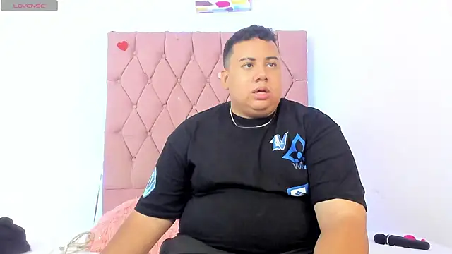 Snapshot of MICHAEL_AND_SHARON chatting on October 22, 2025, 4:13 am MICHAEL AND SHARON online show from October 22, 2025, 4:13 am