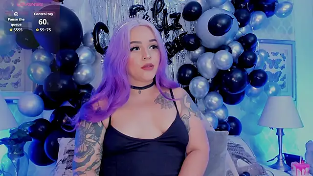 Carlaguzman  online show from October 18, 2025, 3:46 pm