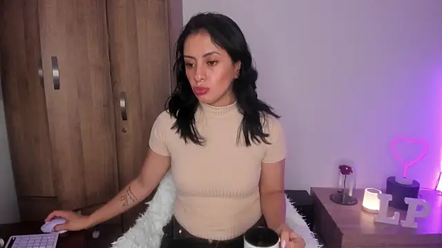  lucianapalmer online show from October 8, 2025, 12:14 pm