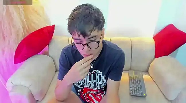 Snapshot of liam_orion chatting on March 22, 2025, 9:53 pm liam orion online show from March 22, 2025, 9:53 pm