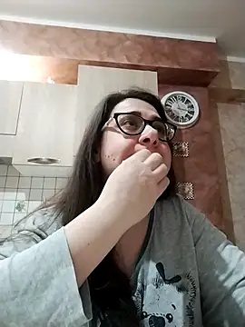 Dolcecurvy online show from April 7, 2026, 9:15 pm