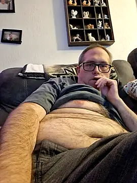 Snapshot of Smallone327 chatting on October 4, 2025, 6:44 am Smallone327 online show from October 4, 2025, 6:44 am