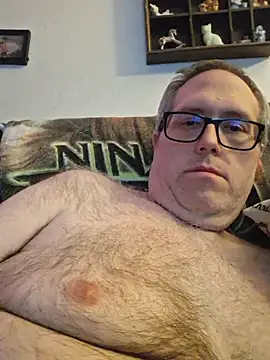 Snapshot of Smallone327 chatting on November 2, 2025, 4:48 am Smallone327 online show from November 2, 2025, 4:48 am