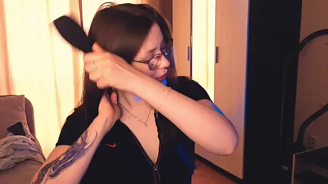 milliedoll online show from April 14, 2026, 4:18 am