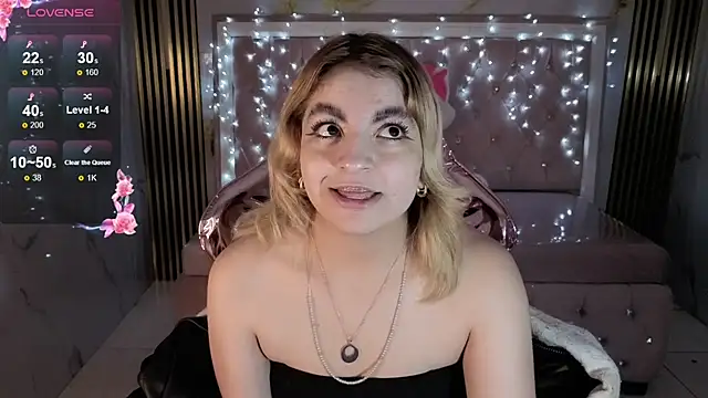 lili conor s online show from November 6, 2025, 3:29 am