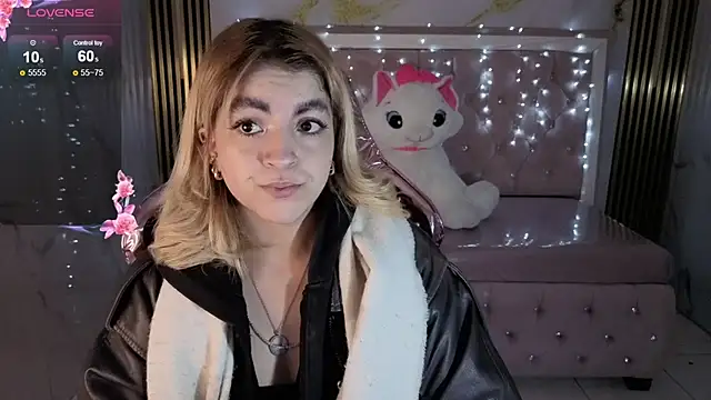 lili conor s online show from November 11, 2025, 3:17 am