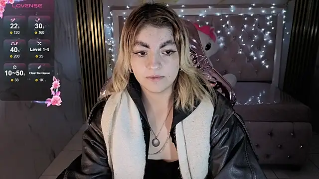 lili conor s online show from November 13, 2025, 3:16 am