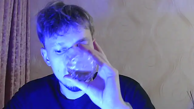 Snapshot of frama666 chatting on November 24, 2025, 7:02 pm frama666 online show from November 24, 2025, 7:02 pm