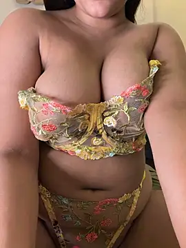 Snapshot of isha_sassy chatting on March 21, 2026, 4:54 pm isha sassy online show from March 21, 2026, 4:54 pm