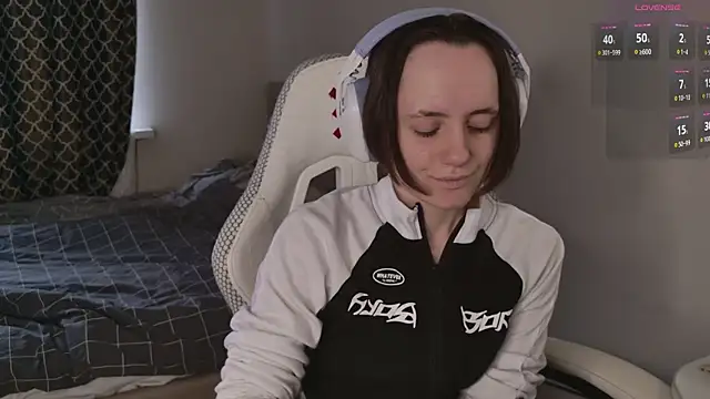 Luna Loveee online show from April 9, 2026, 6:19 am