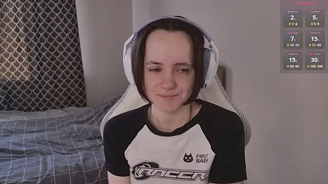 Luna Loveee online show from April 17, 2026, 5:10 am