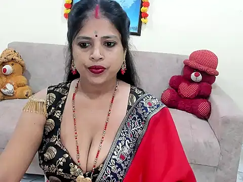 leahgotiii online show from October 13, 2025, 3:28 am