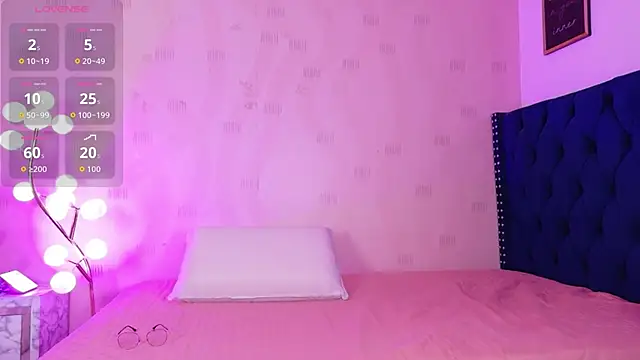 innocenthazel online show from April 15, 2026, 3:02 am