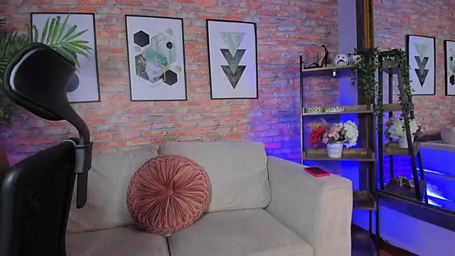 Snapshot of Lucia_Brown_ chatting on September 20, 2025, 9:27 pm Lucia Brown online show from September 20, 2025, 9:27 pm