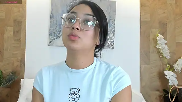 Snapshot of Lucia_Brown_ chatting on June 3, 2026, 10:48 pm Lucia Brown online show from June 3, 2026, 10:48 pm