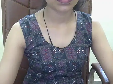 Cute Pihu01 online show from October 2, 2025, 6:04 pm