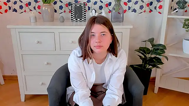 GarynCrumpton online show from February 27, 2025, 1:17 pm