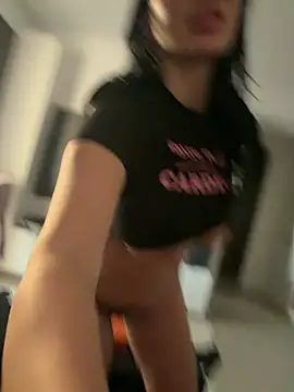 Mia Splash online show from March 12, 2026, 3:51 pm