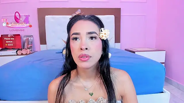 SOPHIATRISTA online show from October 31, 2025, 12:17 pm