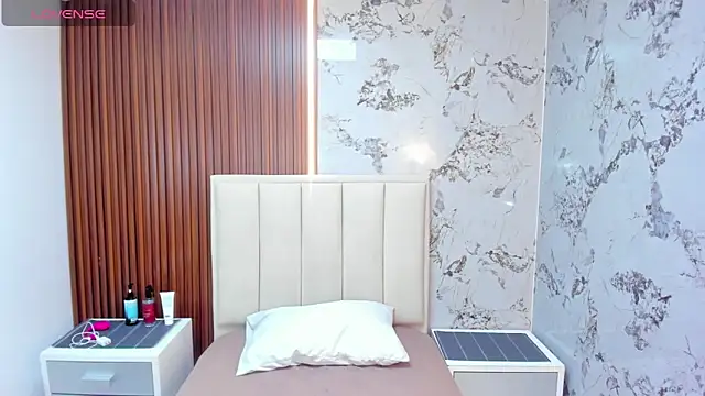 MEGANZARICK online show from March 19, 2026, 3:21 am