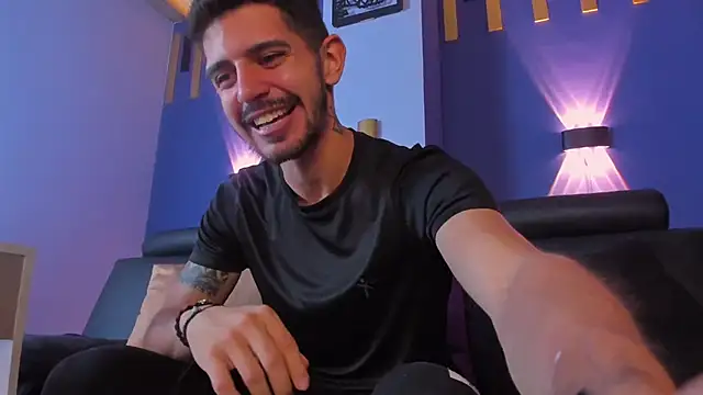 AlejandroStormm online show from October 14, 2025, 8:53 pm