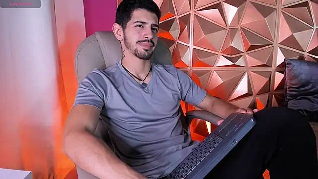 AlejandroStormm online show from March 21, 2026, 4:06 am