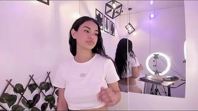 Anniie  Evans online show from March 10, 2025, 6:45 pm