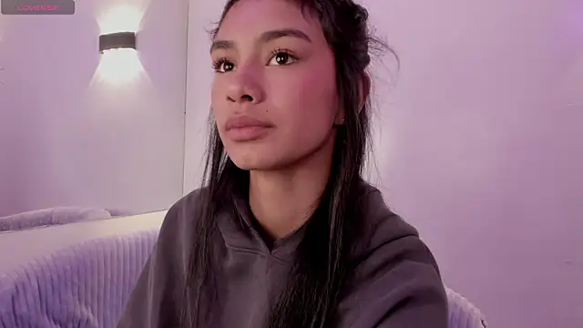 Anniie  Evans online show from September 17, 2025, 3:03 pm