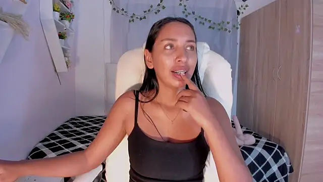 Emma lorense22 online show from December 1, 2025, 7:19 pm