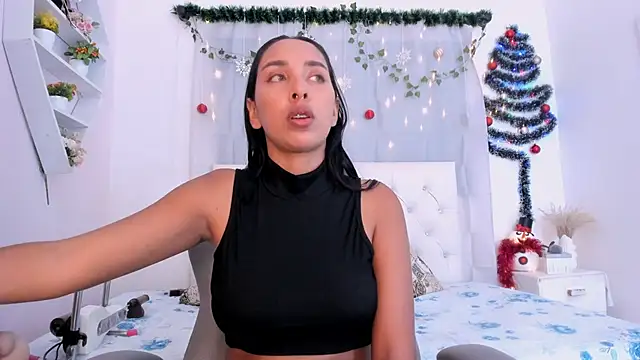 Emma lorense22 online show from December 22, 2025, 7:22 pm