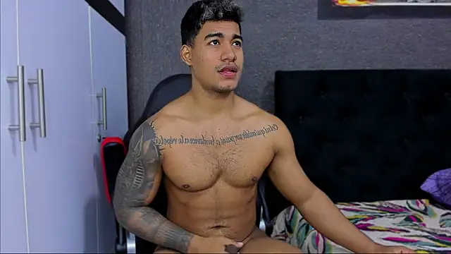 luigi hot  online show from March 12, 2025, 4:02 pm