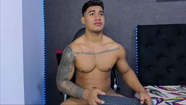 luigi hot  online show from March 16, 2025, 7:06 pm