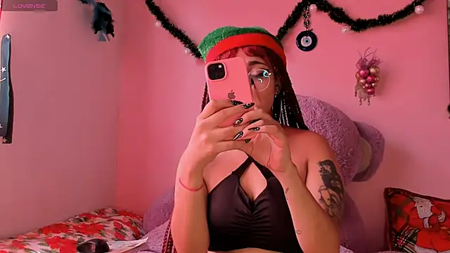 Maddy Jhonsson online show from December 20, 2025, 4:47 pm