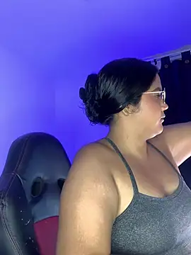 Leah yuah  online show from February 24, 2025, 11:41 pm