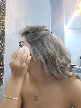 Bella Posh online show from November 21, 2025, 5:50 am