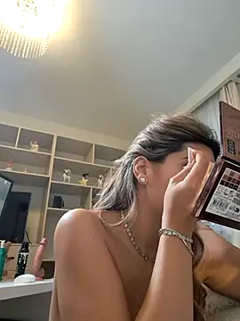 Bella Posh online show from December 20, 2025, 6:31 am