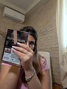 Bella Posh online show from February 25, 2026, 8:13 am