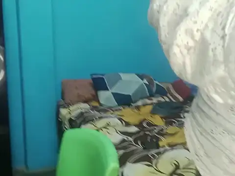 Snapshot of longsexji chatting on November 30, 2025, 5:28 pm longsexji online show from November 30, 2025, 5:28 pm