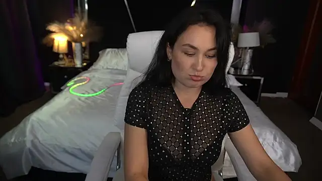 LilyFoxyy online show from November 4, 2025, 1:54 pm