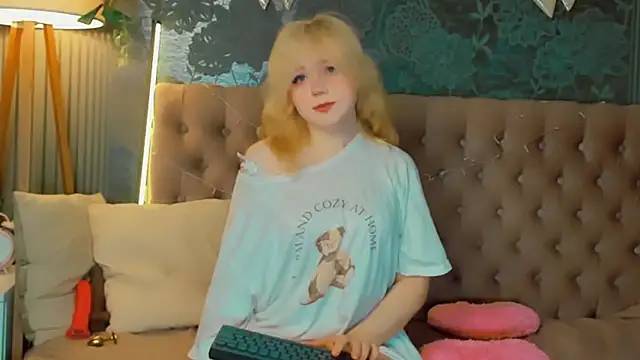 EmilyAngells online show from March 10, 2026, 6:51 am