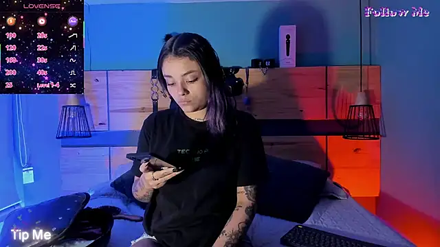 ChloeAllennn online show from December 18, 2025, 12:00 pm