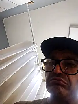 Mrpito7878 online show from April 17, 2026, 9:18 pm