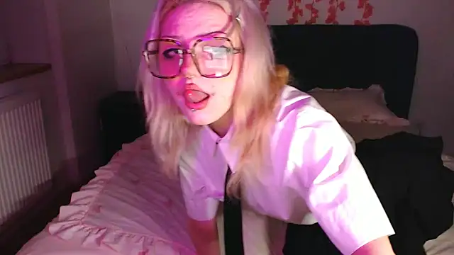 Snapshot of KimiSakura chatting on April 13, 2026, 8:36 pm KimiSakura online show from April 13, 2026, 8:36 pm