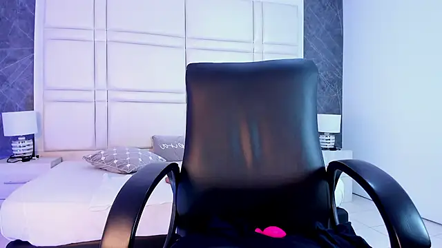 Ivaannaa  online show from March 17, 2026, 1:14 pm