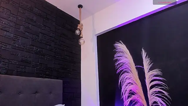 Maite Smith  online show from September 28, 2025, 12:10 pm