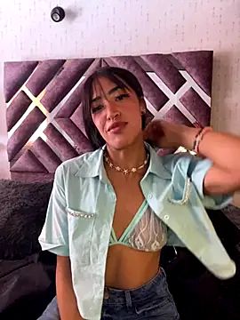 Snapshot of MichelleDiaz_Pink chatting on September 9, 2025, 3:33 pm MichelleDiaz Pink online show from September 9, 2025, 3:33 pm