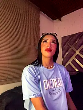 Snapshot of MichelleDiaz_Pink chatting on September 28, 2025, 11:32 pm MichelleDiaz Pink online show from September 28, 2025, 11:32 pm