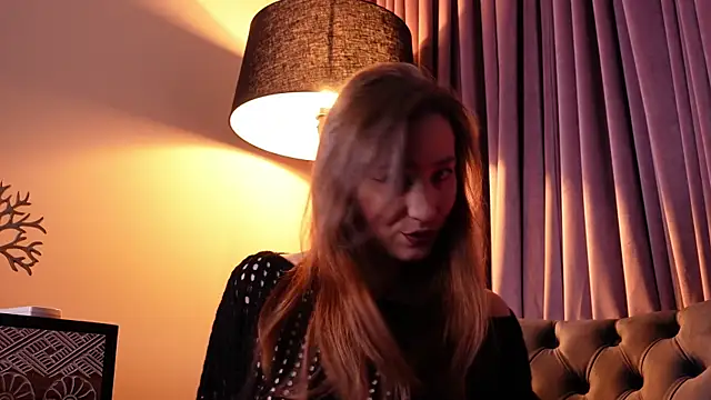 IsoldeBlis online show from October 17, 2025, 8:33 pm