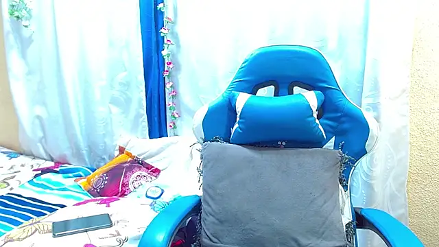 Snapshot of Gia_leinn chatting on February 28, 2026, 7:48 pm Gia leinn online show from February 28, 2026, 7:48 pm